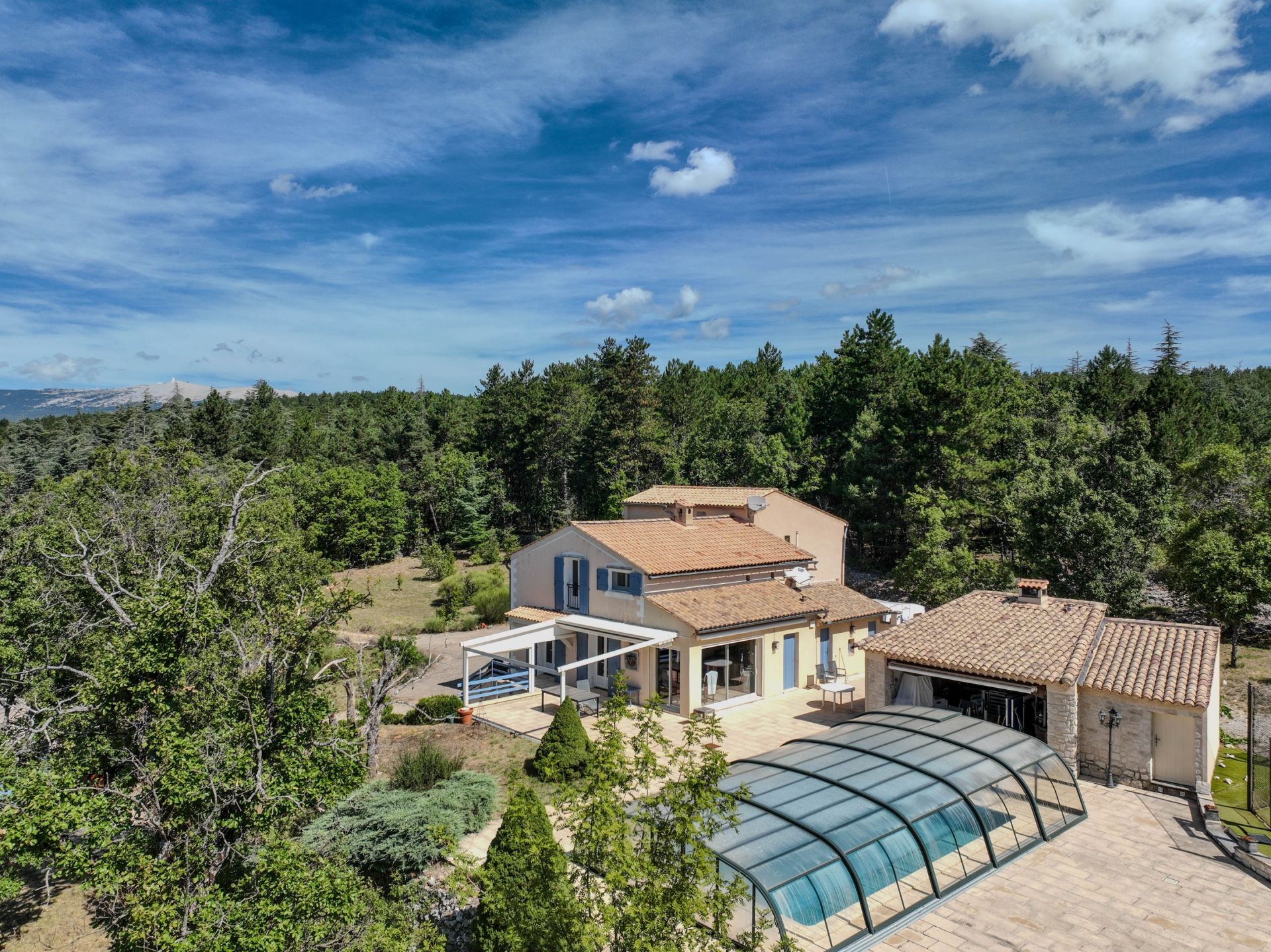maison 8 Pièces en vente sur MONIEUX (84390)