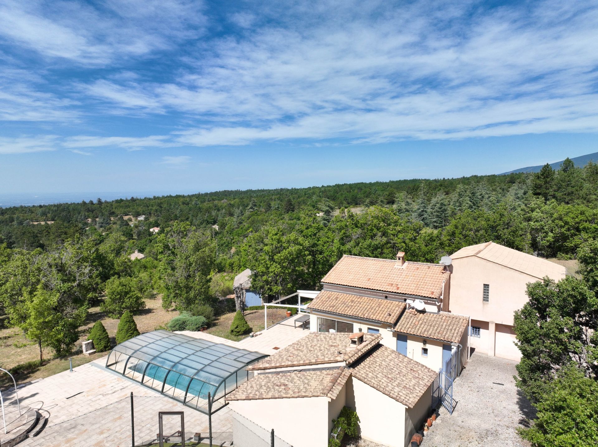 maison 8 Pièces en vente sur MONIEUX (84390)