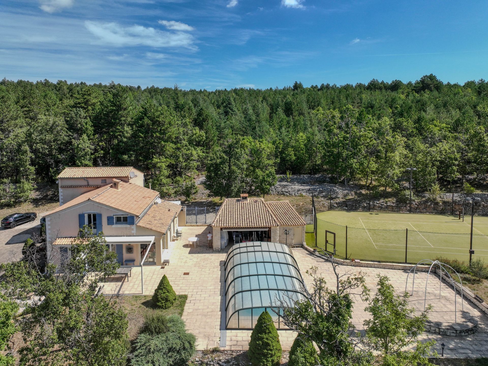 maison 8 Pièces en vente sur MONIEUX (84390)
