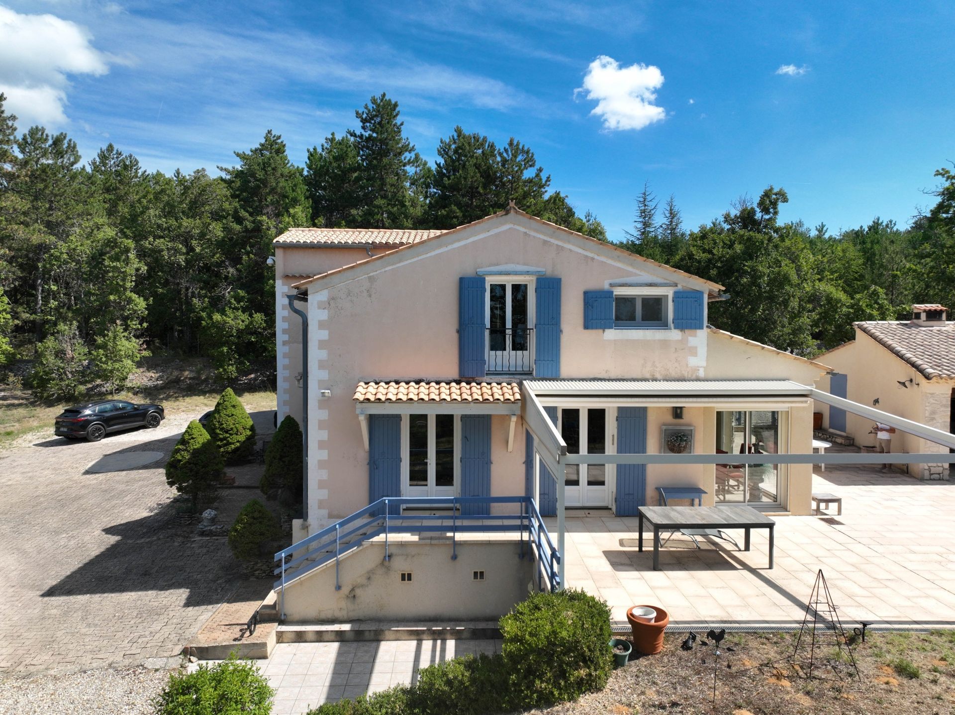 maison 8 Pièces en vente sur MONIEUX (84390)
