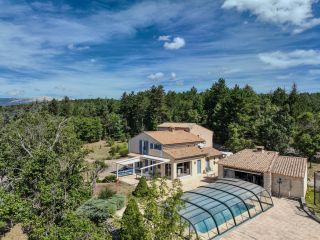 maison 8 Pièces en vente sur MONIEUX (84390)