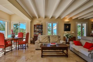 maison 8 Pièces en vente sur MONIEUX (84390)