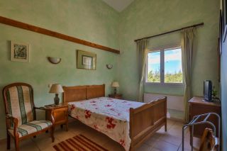 maison 8 Pièces en vente sur MONIEUX (84390)