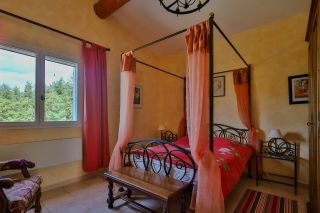 maison 8 Pièces en vente sur MONIEUX (84390)