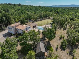 maison 8 Pièces en vente sur MONIEUX (84390)