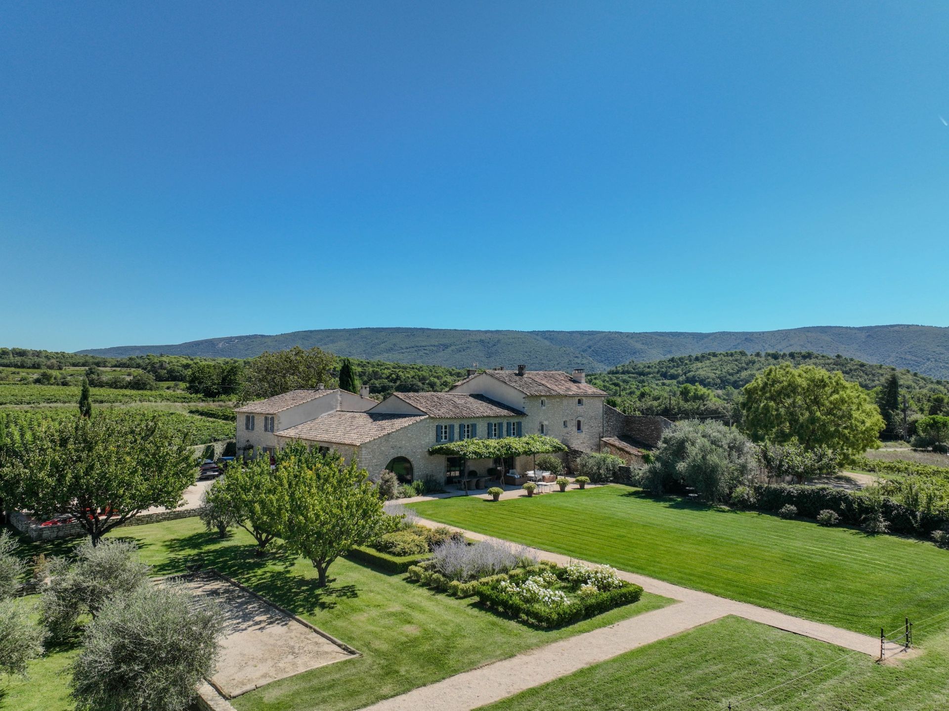 propriété 11 Pièces en vente sur MENERBES (84560)