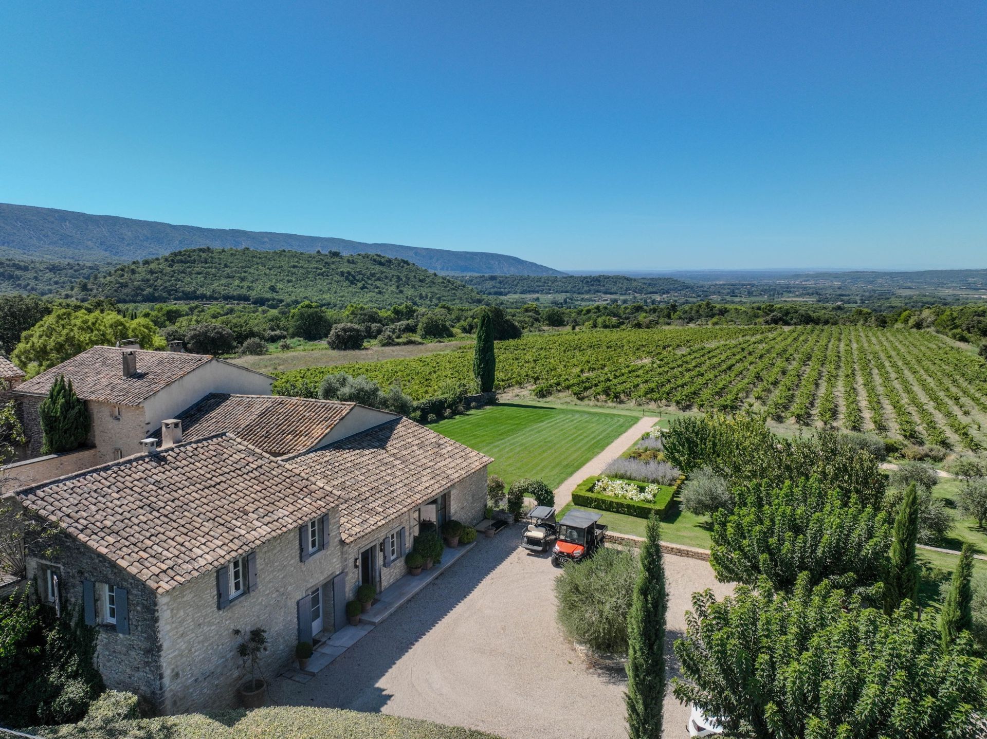 propriété 11 Pièces en vente sur MENERBES (84560)