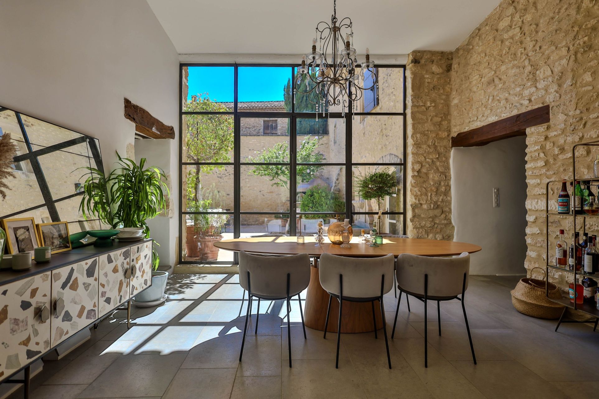 propriété 11 Pièces en vente sur MENERBES (84560)