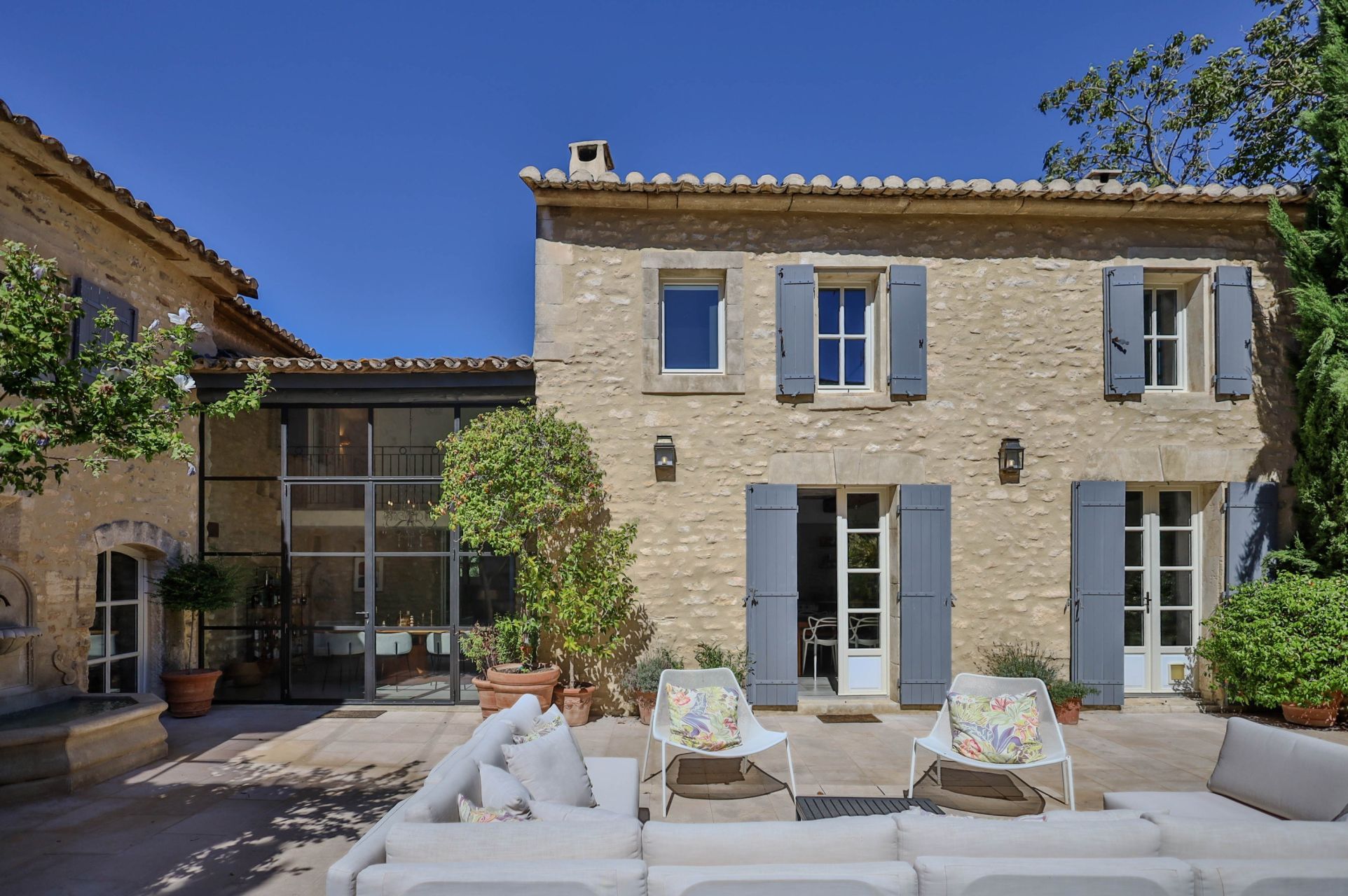 propriété 11 Pièces en vente sur MENERBES (84560)