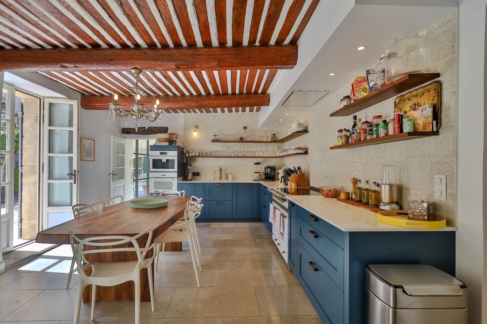 propriété 11 Pièces en vente sur MENERBES (84560)