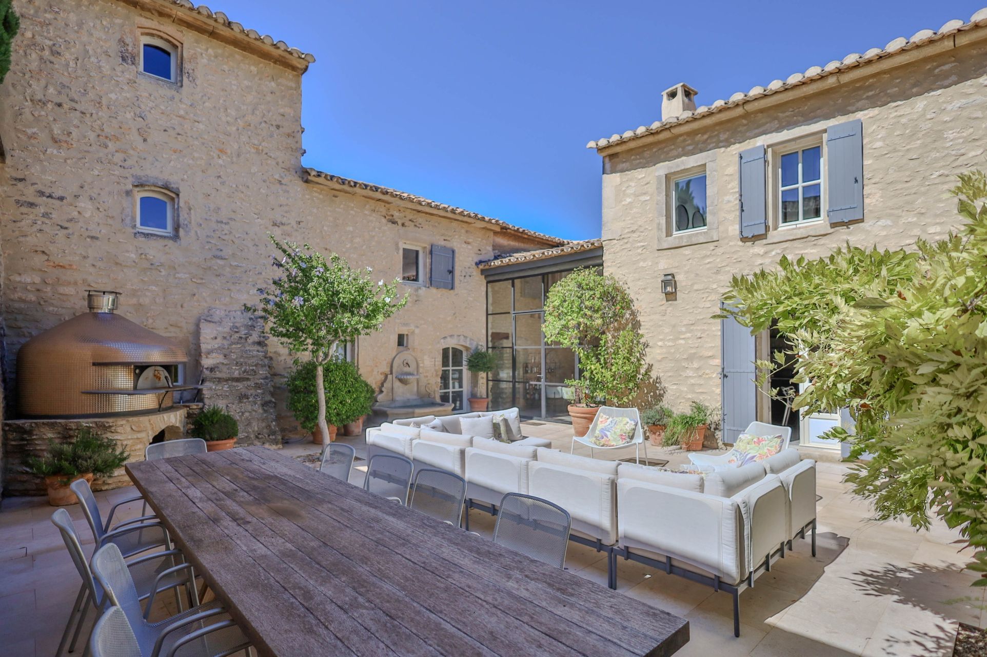 propriété 11 Pièces en vente sur MENERBES (84560)