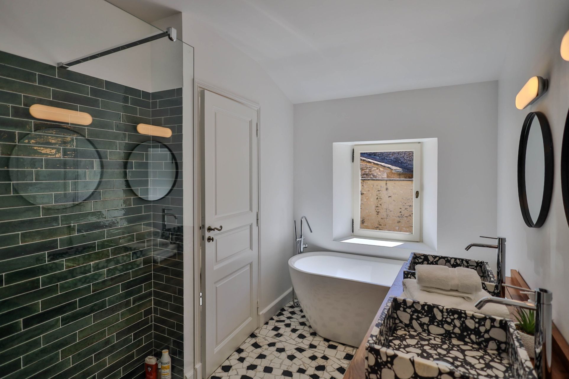 propriété 11 Pièces en vente sur MENERBES (84560)
