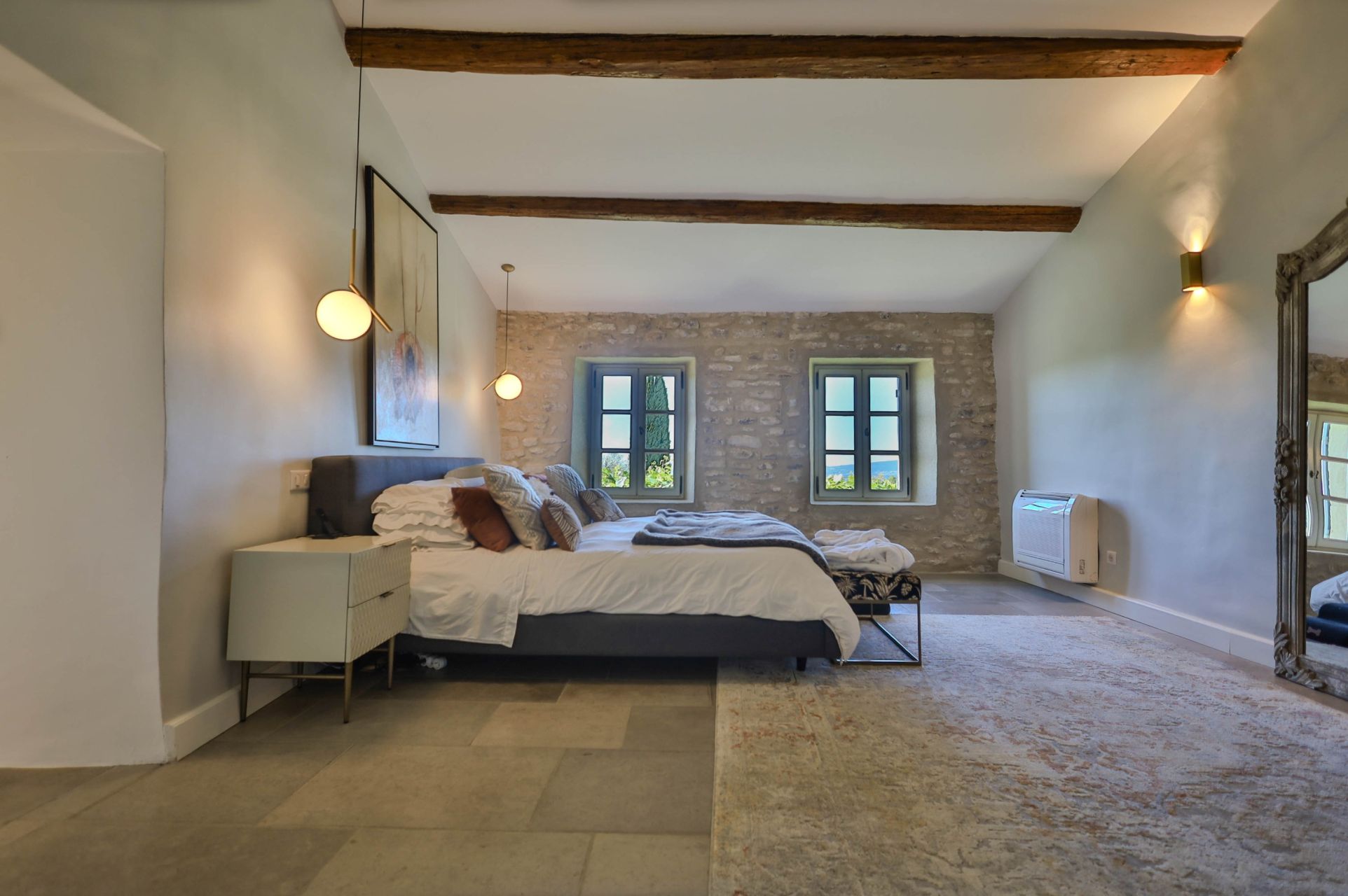 propriété 11 Pièces en vente sur MENERBES (84560)