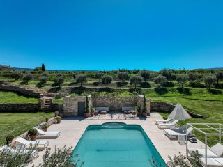 propriété 11 Pièces en vente sur MENERBES (84560)