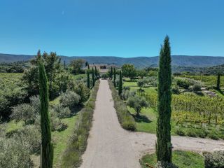 propriété 11 Pièces en vente sur MENERBES (84560)