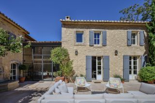 propriété 11 Pièces en vente sur MENERBES (84560)