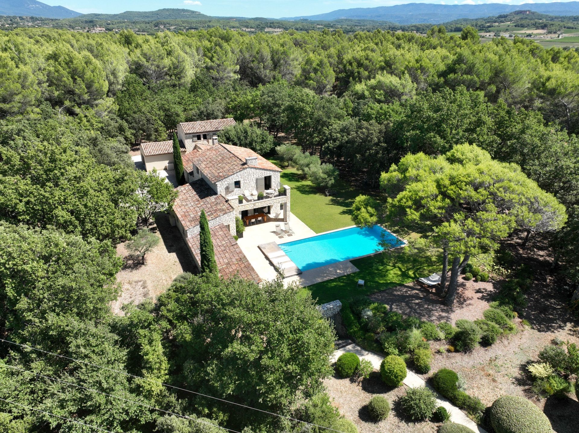 maison 10 Pièces en vente sur ST SATURNIN LES APT (84490)