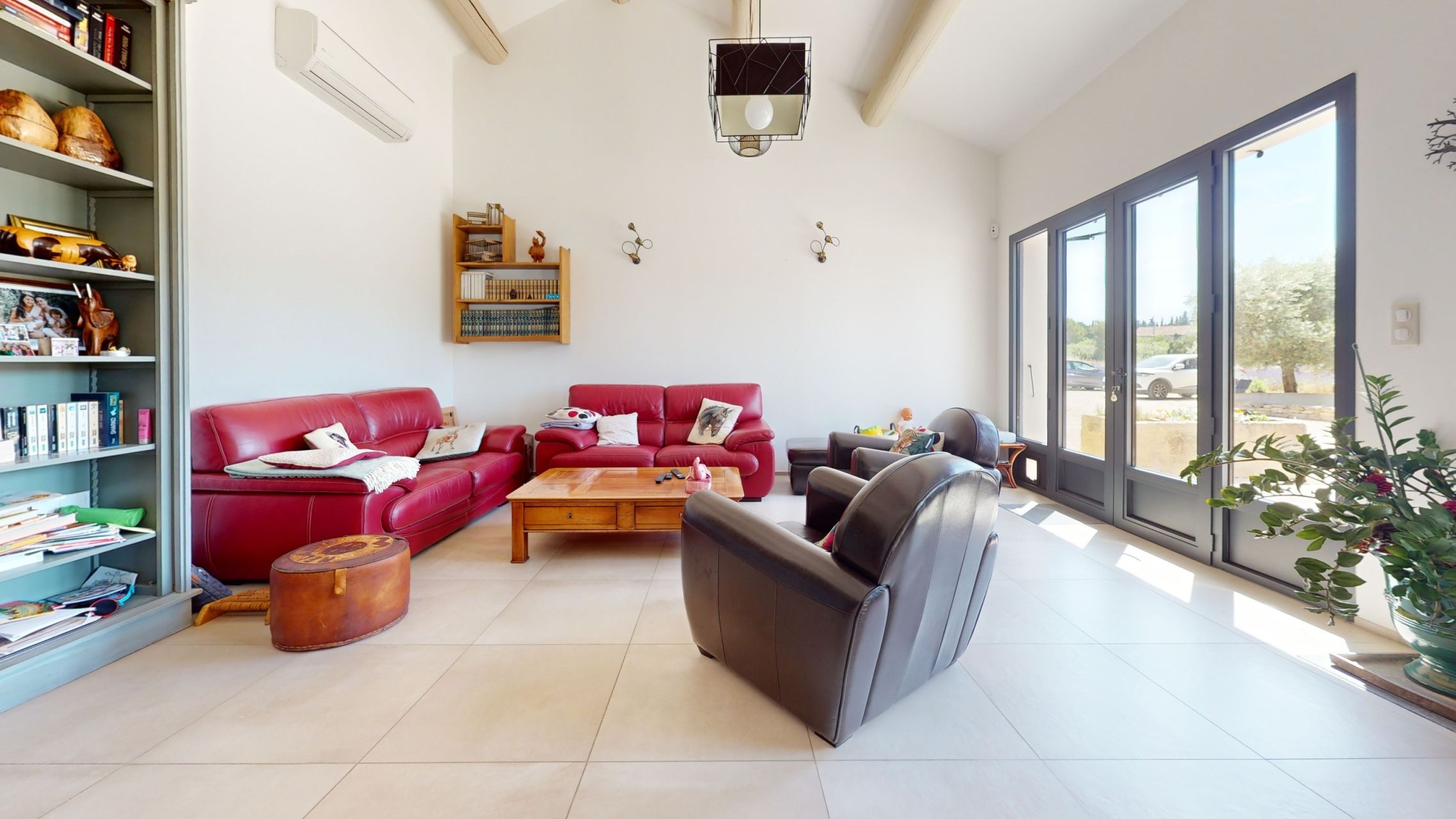 house 9 Rooms for sale on L ISLE SUR LA SORGUE (84800)