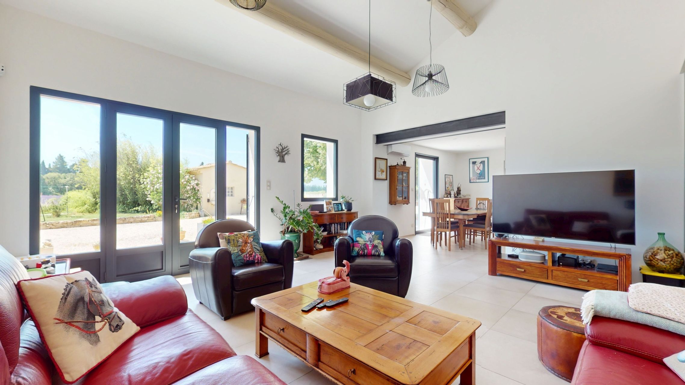 house 9 Rooms for sale on L ISLE SUR LA SORGUE (84800)