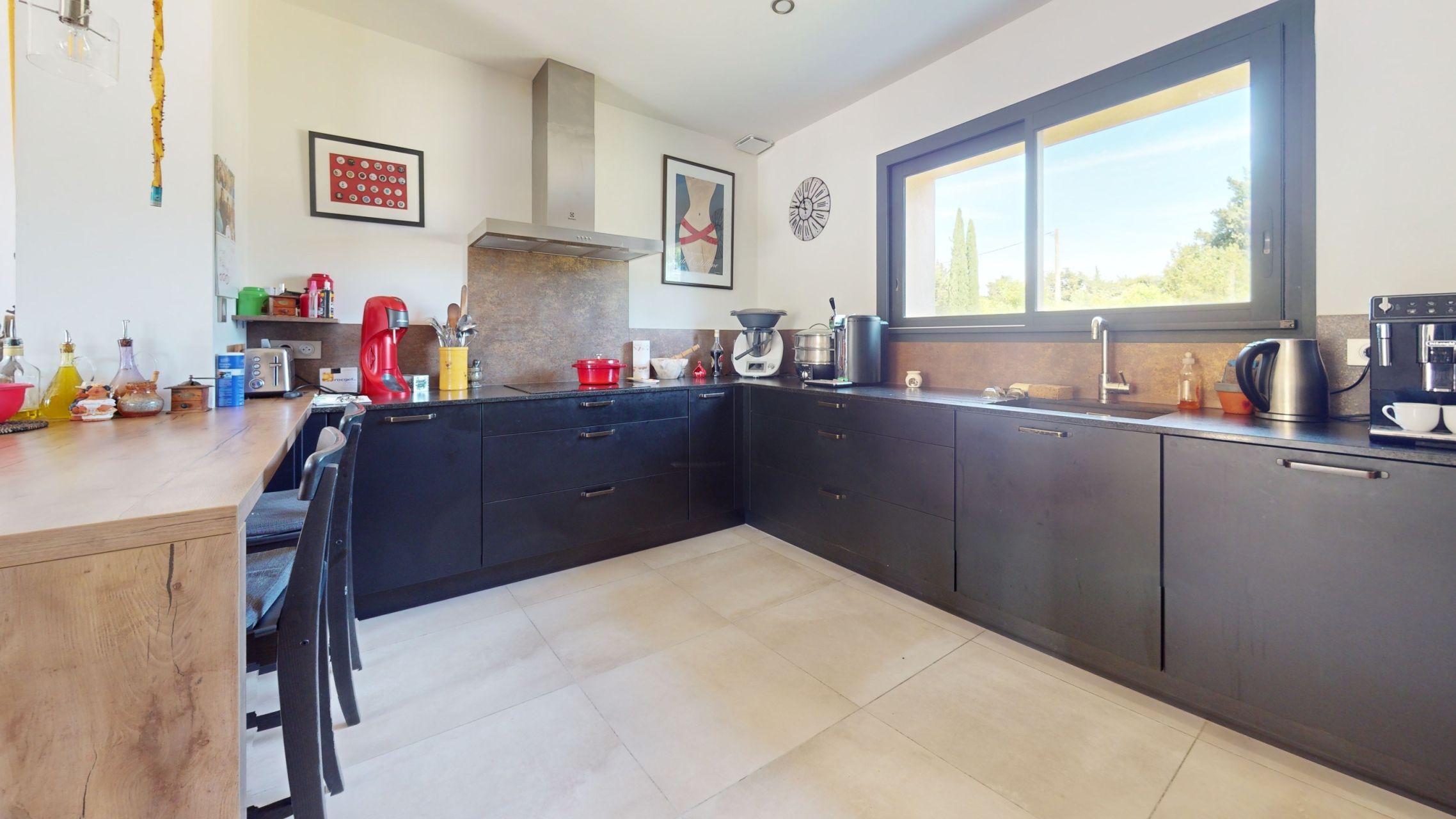 house 9 Rooms for sale on L ISLE SUR LA SORGUE (84800)