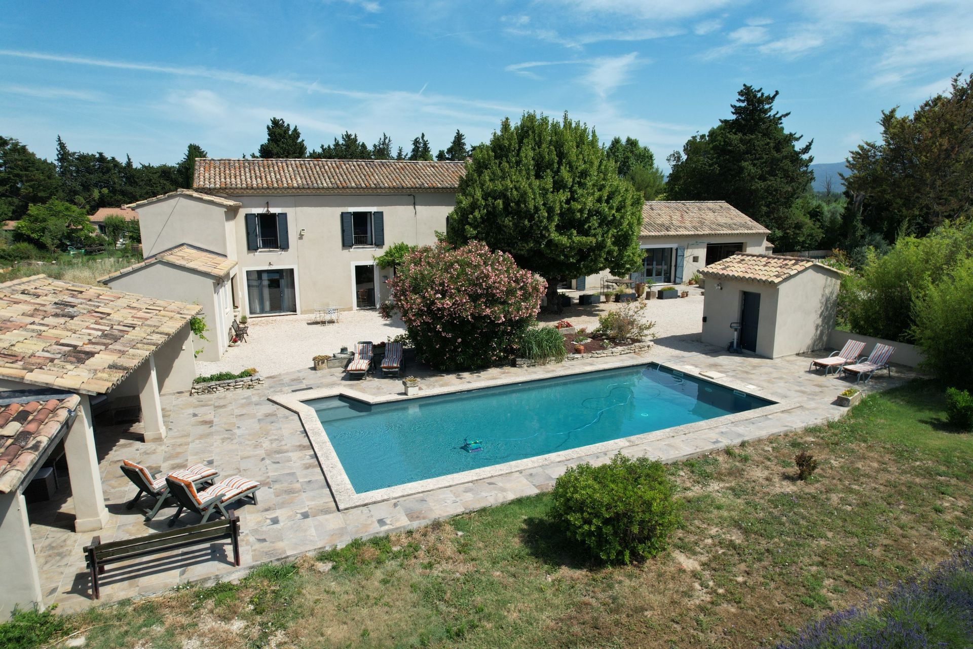 house 9 Rooms for sale on L ISLE SUR LA SORGUE (84800)