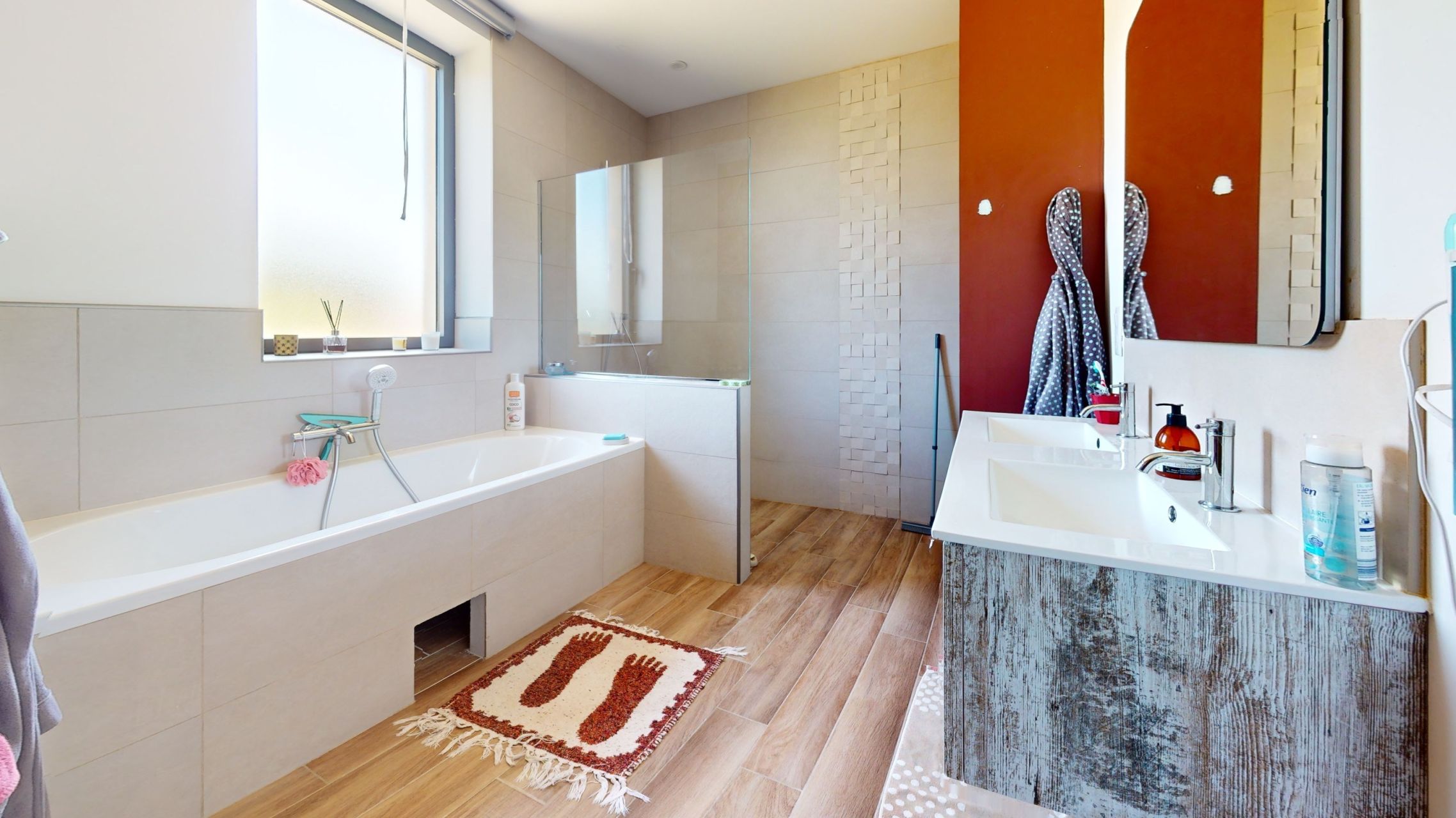 house 9 Rooms for sale on L ISLE SUR LA SORGUE (84800)