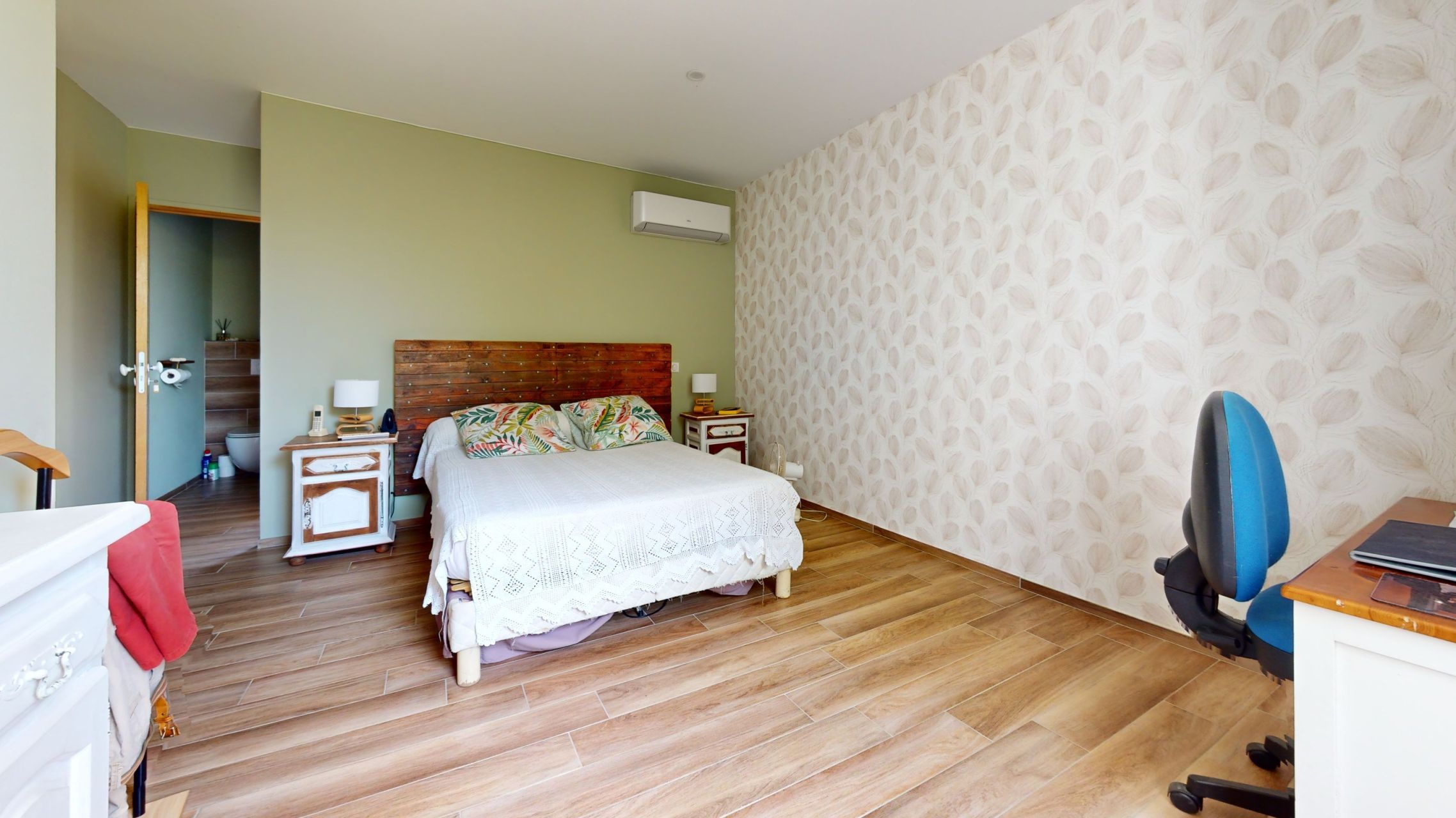 house 9 Rooms for sale on L ISLE SUR LA SORGUE (84800)