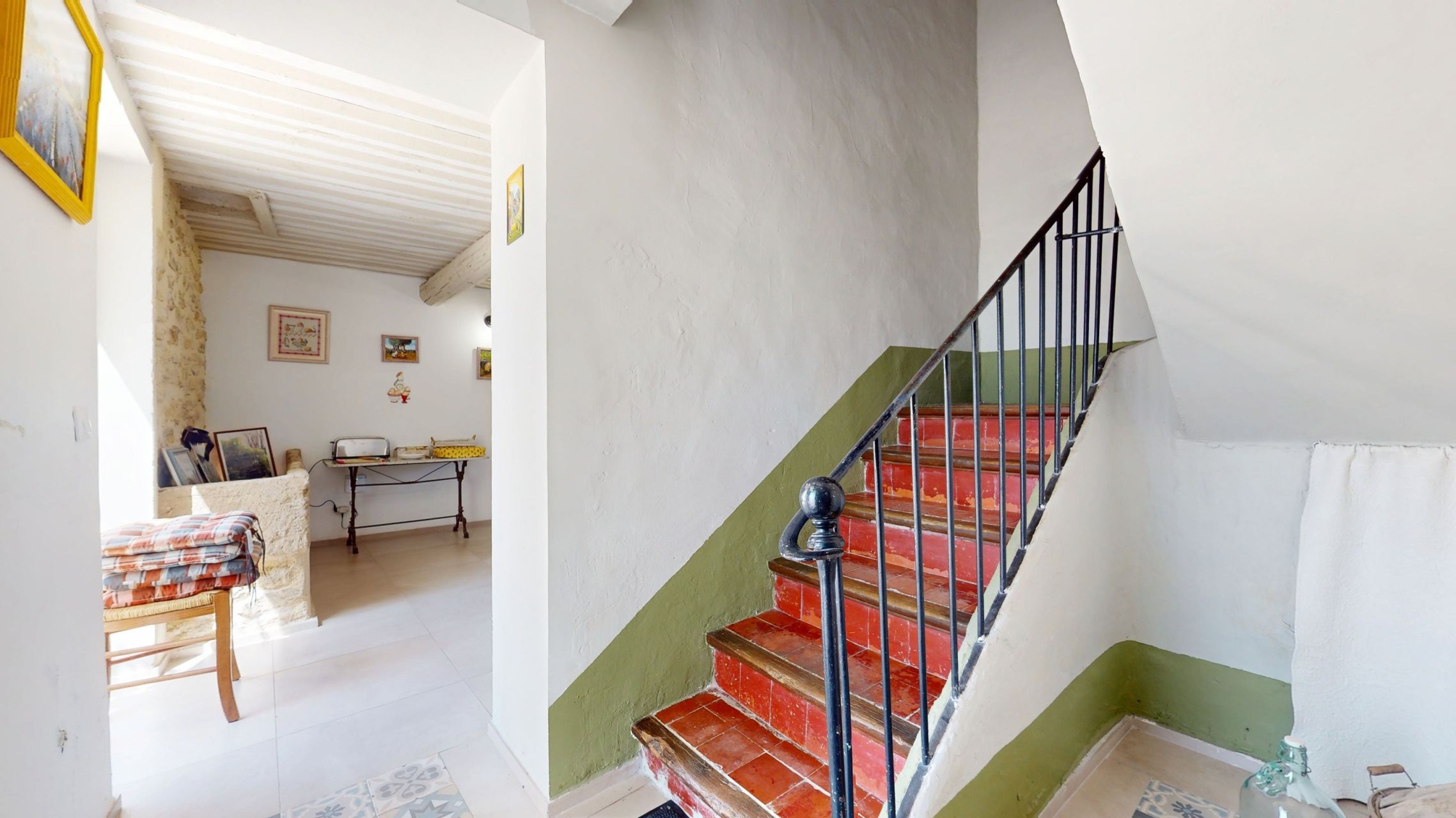 house 9 Rooms for sale on L ISLE SUR LA SORGUE (84800)