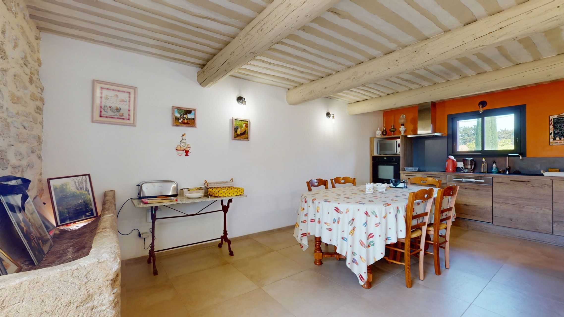 house 9 Rooms for sale on L ISLE SUR LA SORGUE (84800)