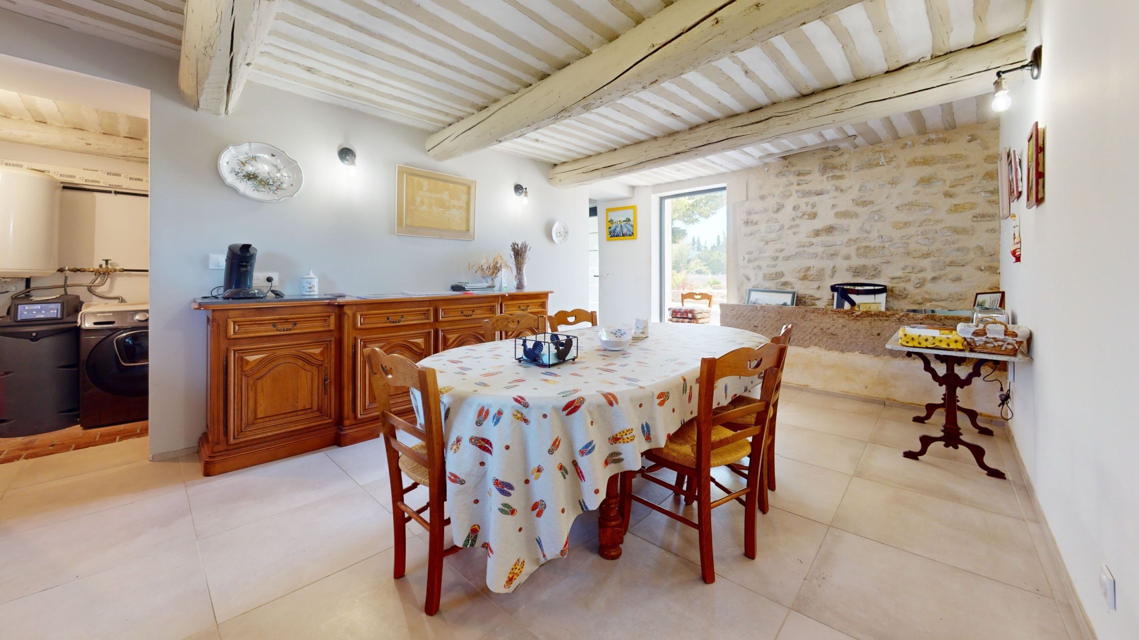 house 9 Rooms for sale on L ISLE SUR LA SORGUE (84800)