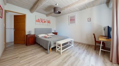 house 9 Rooms for sale on L ISLE SUR LA SORGUE (84800)