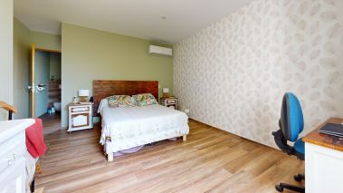 house 9 Rooms for sale on L ISLE SUR LA SORGUE (84800)