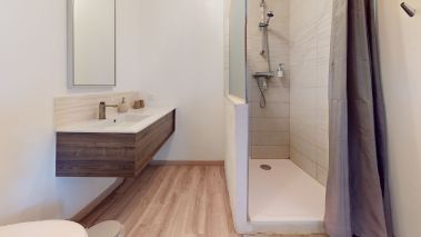 house 9 Rooms for sale on L ISLE SUR LA SORGUE (84800)