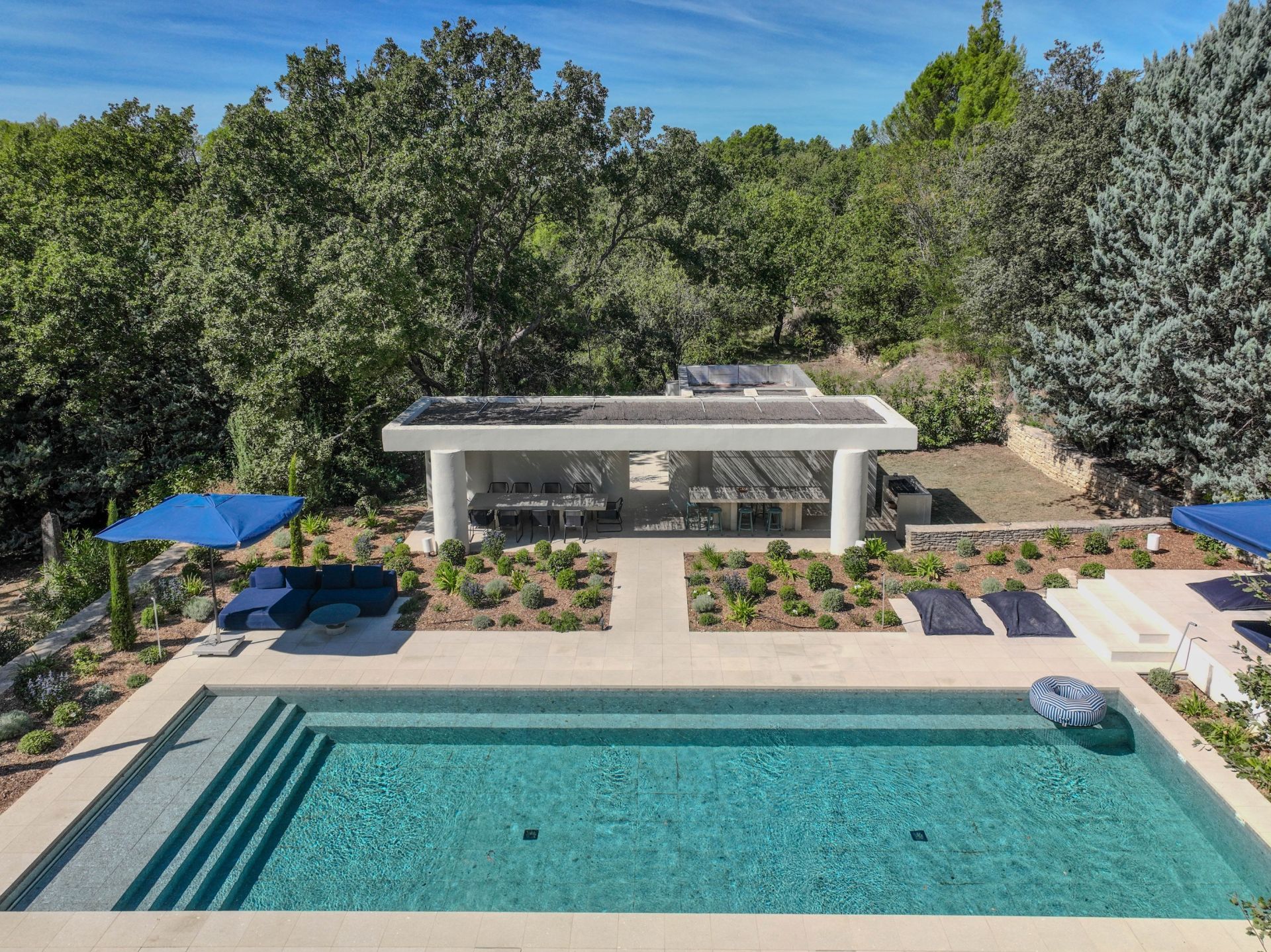 propriété 15 Pièces en vente sur MENERBES (84560)