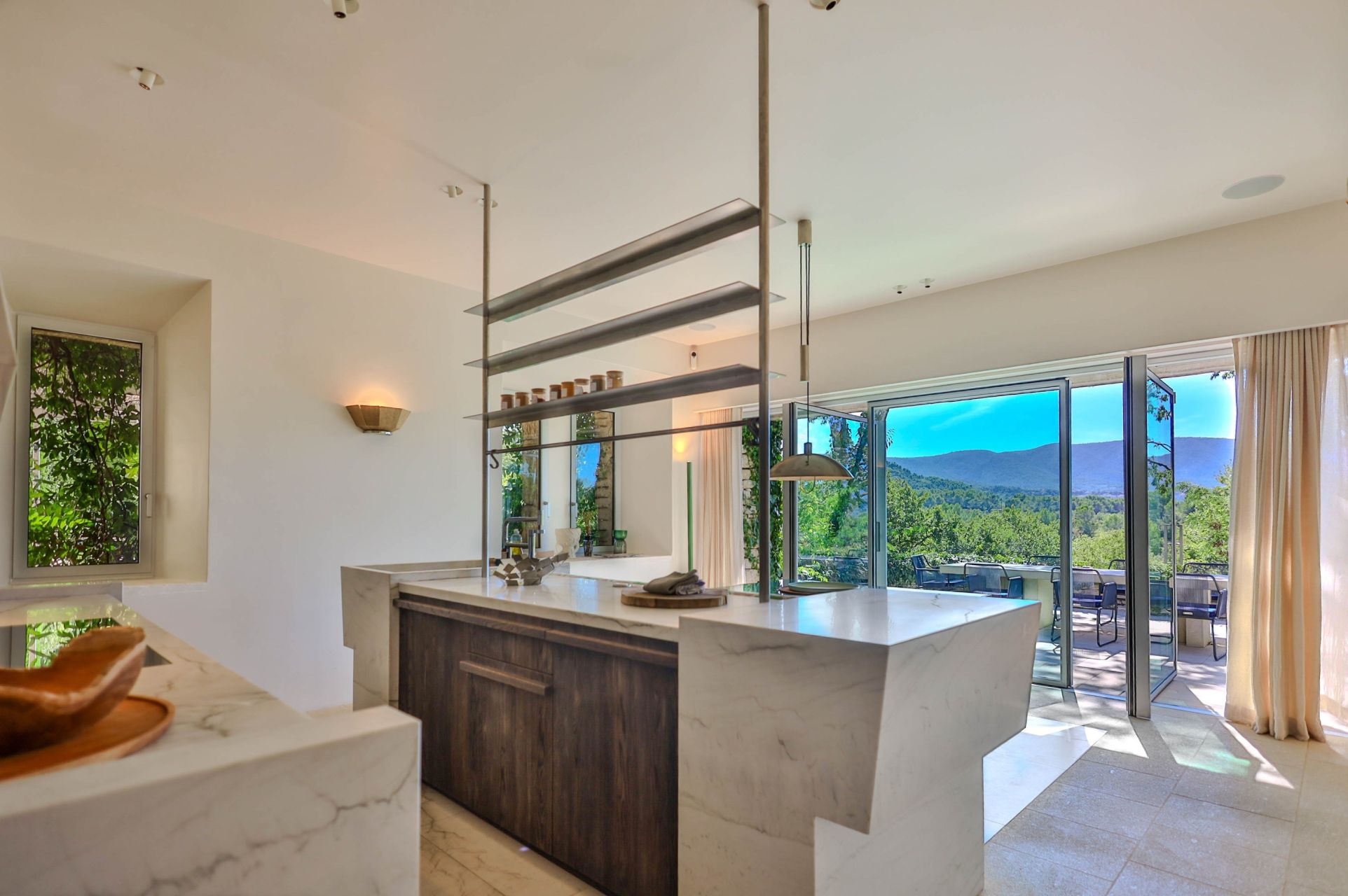 propriété 15 Pièces en vente sur MENERBES (84560)