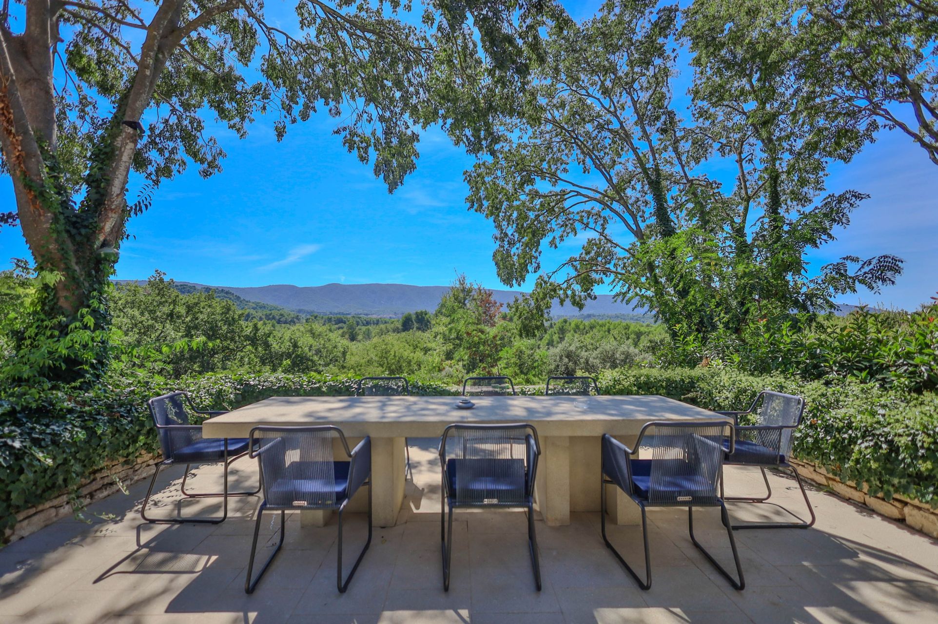 propriété 15 Pièces en vente sur MENERBES (84560)