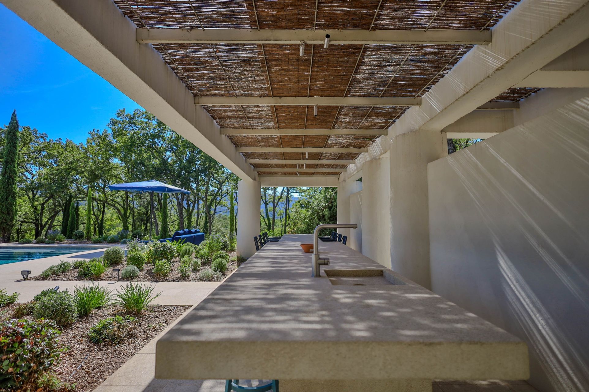 propriété 15 Pièces en vente sur MENERBES (84560)