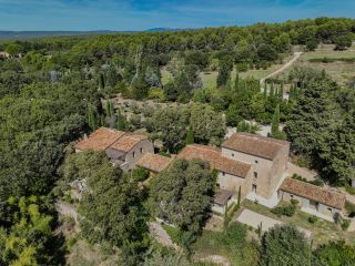 propriété 15 Pièces en vente sur MENERBES (84560)