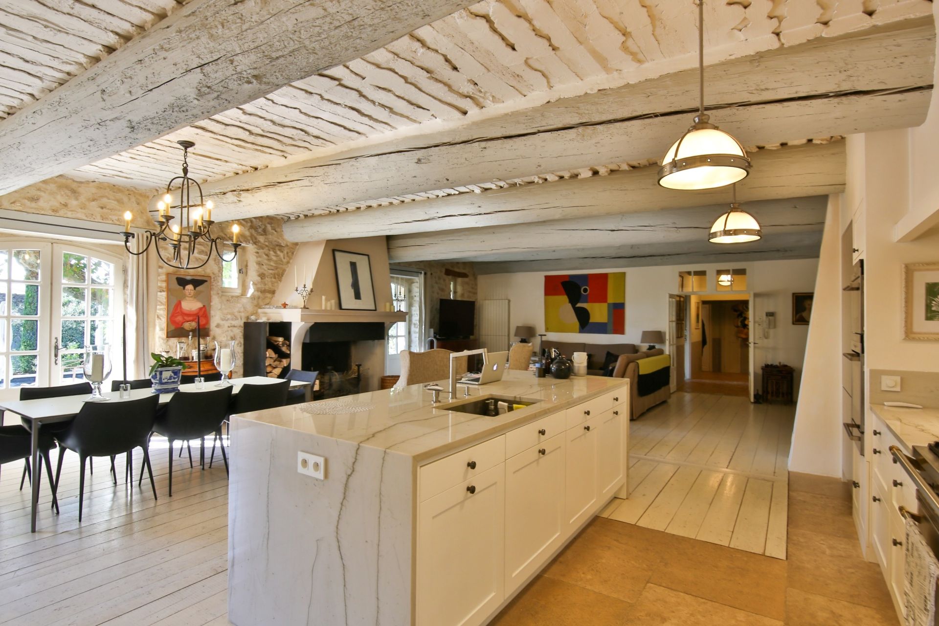 house 9 Rooms for sale on LAGNES (84800)