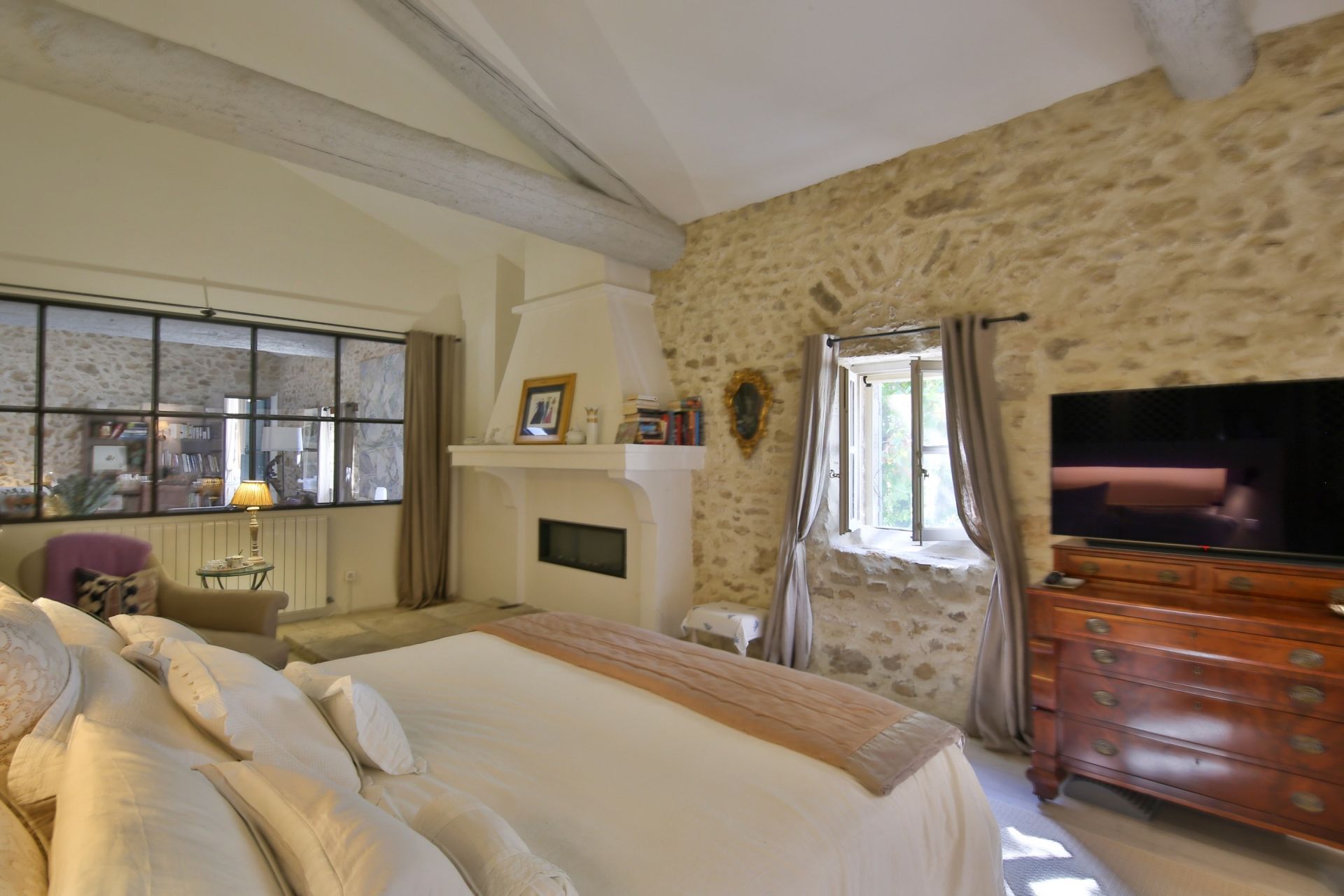 house 9 Rooms for sale on LAGNES (84800)