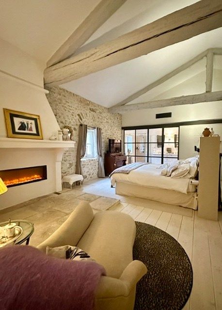 house 9 Rooms for sale on LAGNES (84800)