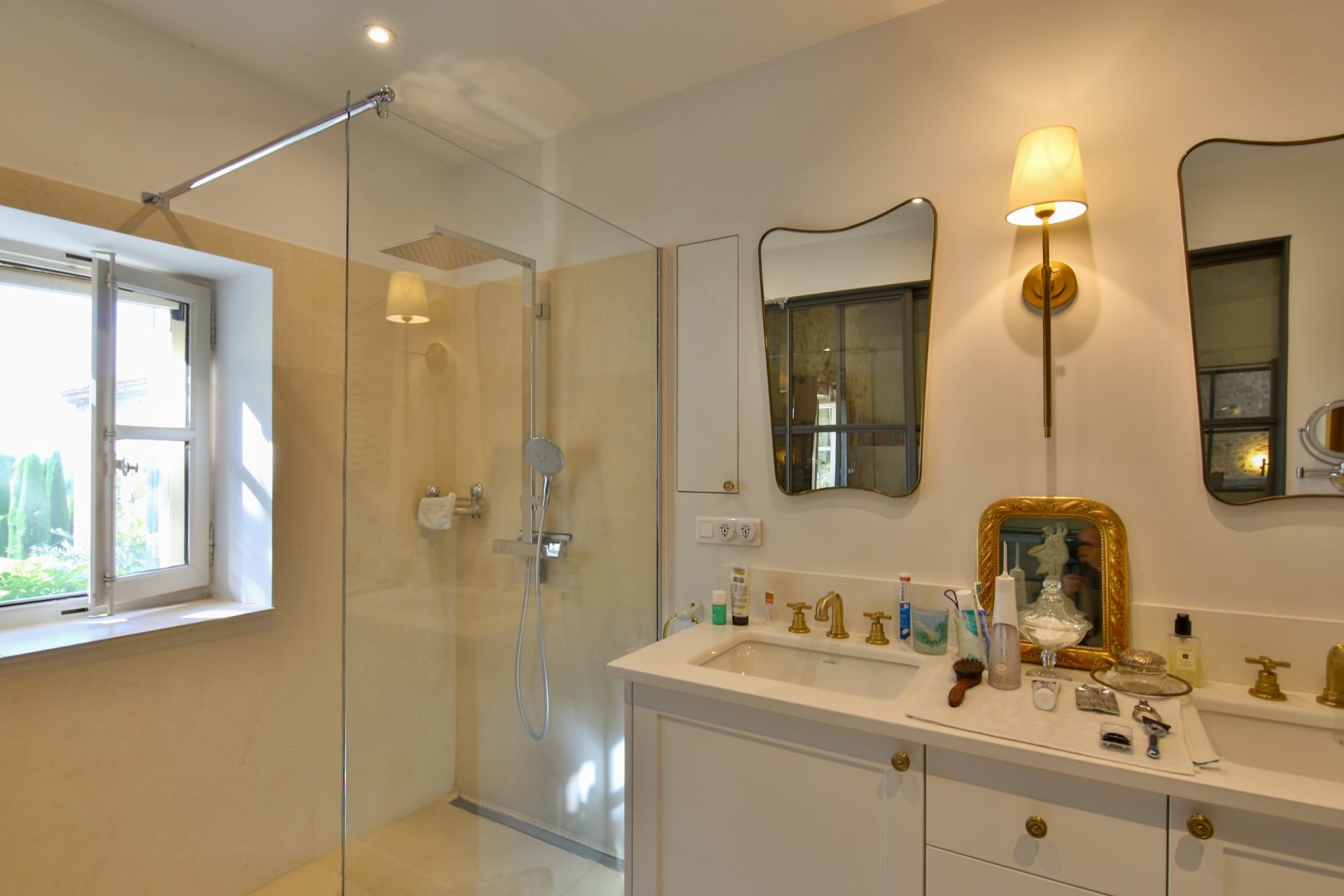 house 9 Rooms for sale on LAGNES (84800)
