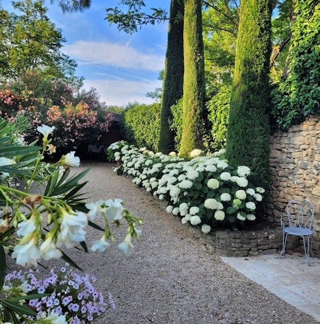 house 9 Rooms for sale on LAGNES (84800)