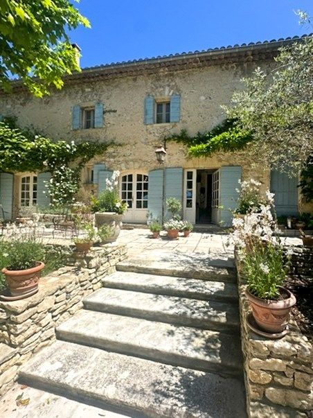 house 9 Rooms for sale on LAGNES (84800)