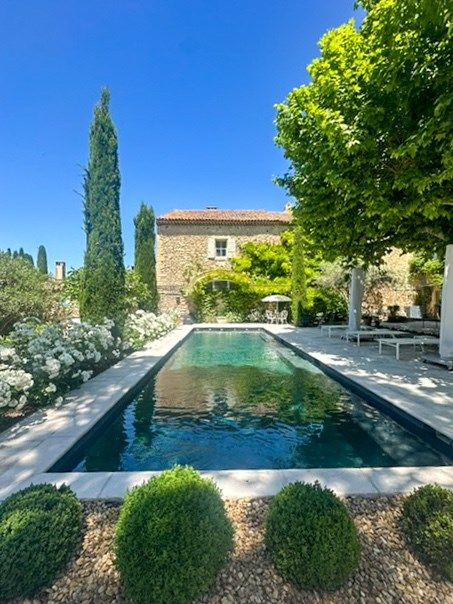 house 9 Rooms for sale on LAGNES (84800)