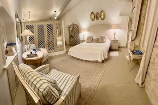 house 9 Rooms for sale on LAGNES (84800)