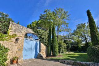 house 9 Rooms for sale on LAGNES (84800)