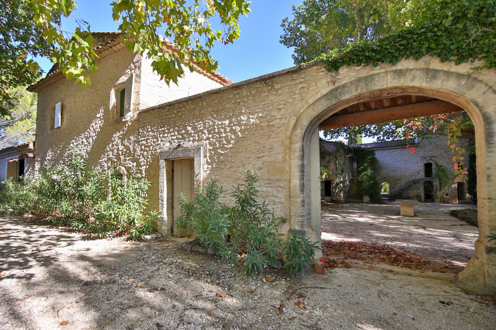 house 15 Rooms for sale on JOUCAS (84220)