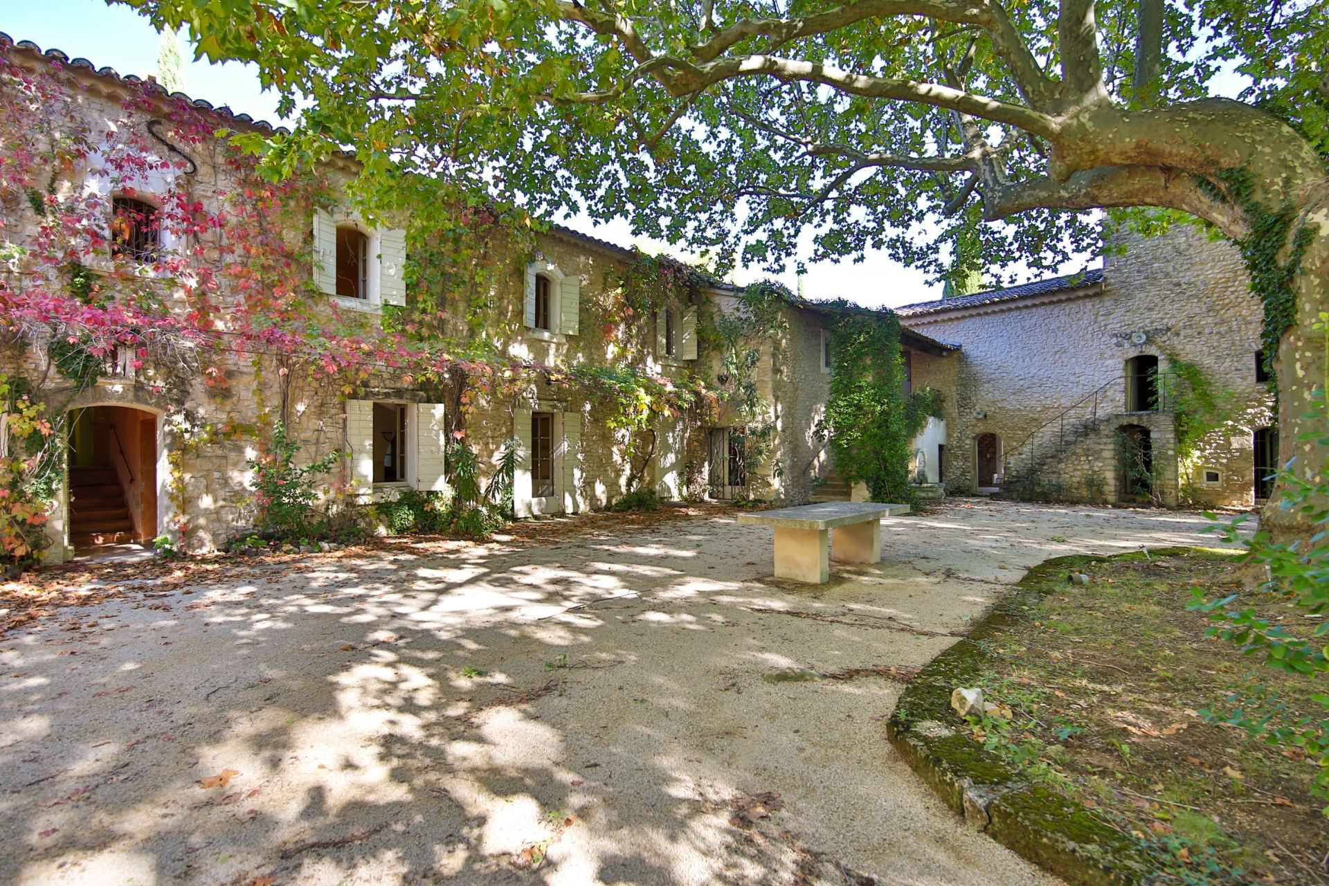 house 15 Rooms for sale on JOUCAS (84220)