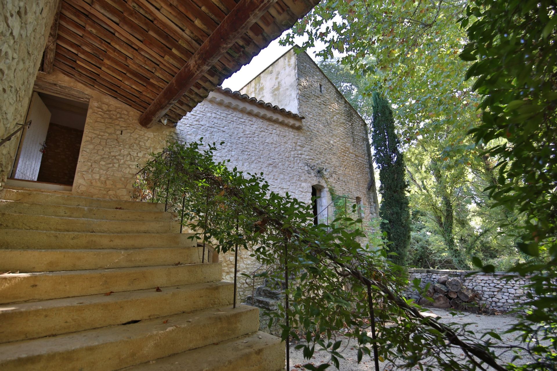 house 15 Rooms for sale on JOUCAS (84220)
